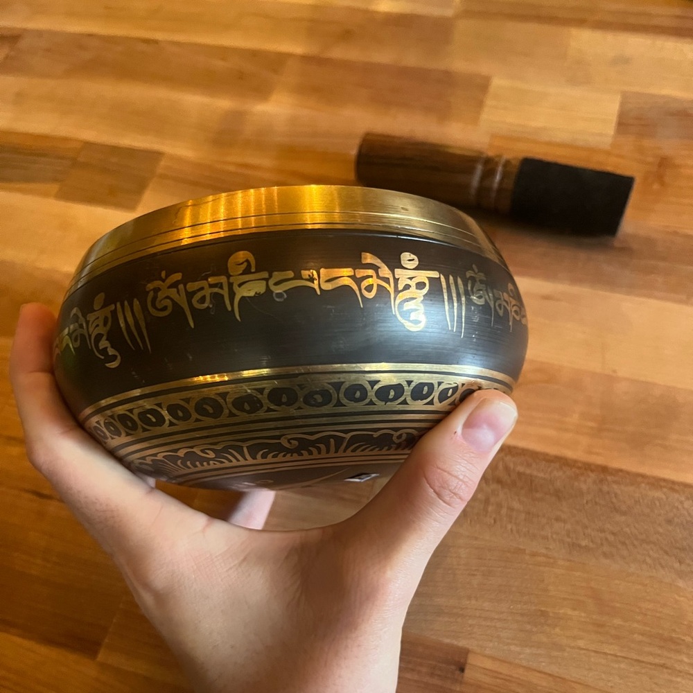 Tibet Sahasrara Singing Bowl Crown Chakra B Note Singing Bowl with Mallet - Picture 9 of 11